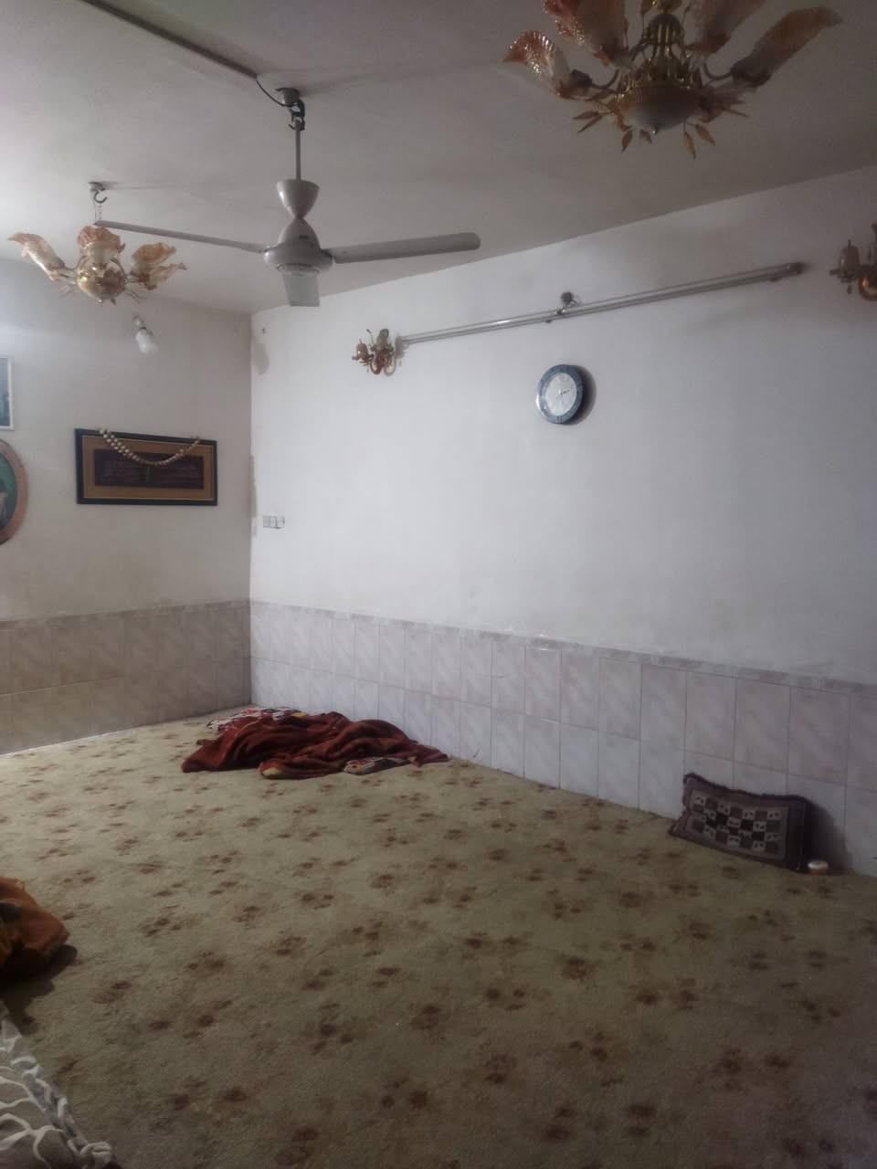 دار للرهن حي ابو طالب 200متر طابق واحد غرفه وصاله ومطبخ حار وبار واستقبال الرهن 35للمدة سنتين قابل للتجديد للاستفسار خاص أو الاتصال على الرقم ***********
