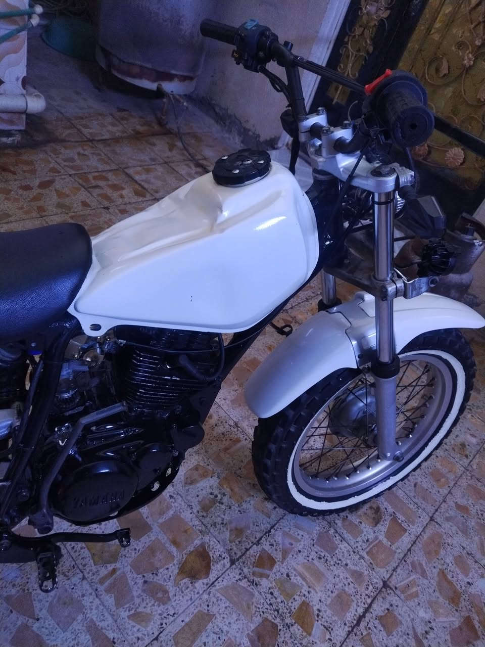 للبيع دراجه قفاز ياماها جبلي ياباني اصلي وكلها بلاد وكلشي شغال بيها كهربايات ونكر سلف خير من الله دراجه مفوله فول،، بدون بدون وسعر ٧٥٠وبيها مجال رقم الهاتف ***********
