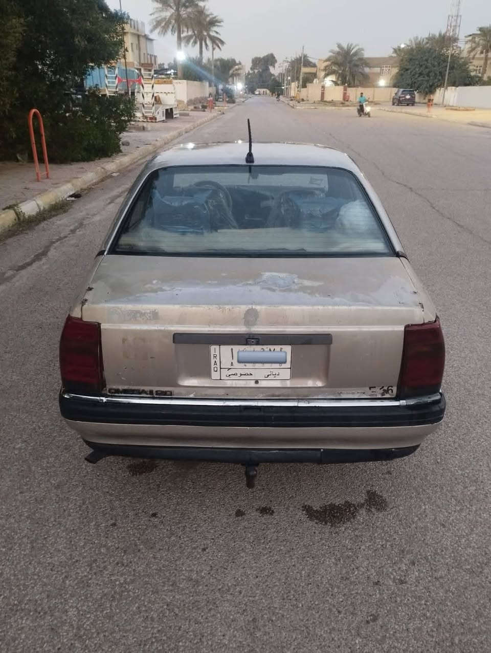 السلام عليكم للبيع او مراوس تكسي  اوبل اوميكا رقم ديالي شرط التحويل سنوية ساقطة من 22 موديل 90 حجم المكينه 20 شرط كير والمحرك كير عادي صدر امامي و خلفي جديد  باتري جديد والكشر شوف العين السعر 18 مكاني واسط الكوت مركز مدينة للاستفسار الاتصال على ***********
