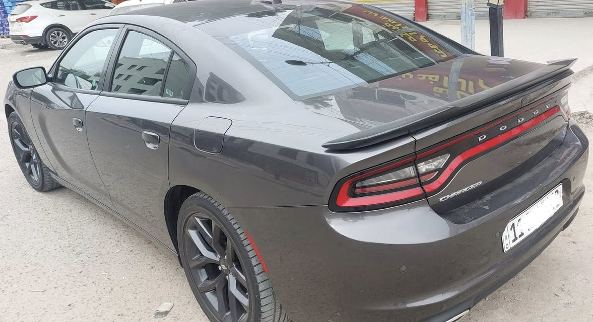 للبيع دوج جارجر 2023 لاست كول النداء الاخير 
رقم بغداد بأسمي 
السياره بدون شخط عدا هذا شوي بالجاملخ الخلفي على كده صلحته دكيته بارد بس معجبني صلحت على كده وصبغت بي ربع الجاملخ 
ماشيه 40الف 
شاشه كليره كاربلي 
ويل بلاك توب 20 
محرك 3600 تو ويل 
سبايدر خلفي 
زنون بلادي 
سياره كلها على وضع الشركه مملعوب بيها 
حساسات خلفيه 
سياره مال بيت استخدام شخصي اي نقص مابيها 
السعر ب270 وبيها مجال 

الهاتف ***********
