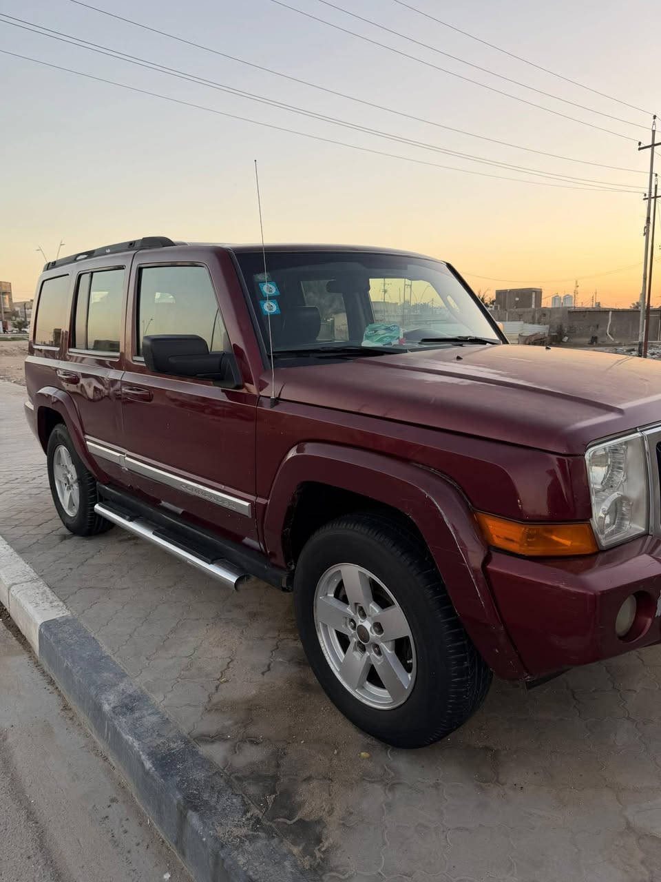 السلام عليكم سياره للبيع جيب كومندر ٢٠٠٨ بسمي سياره جاهزه رقم بغداد بسمي حداده ومكينه جديده *********** مكان السياره البصره السعر ٩٨ وبيهه مجال
