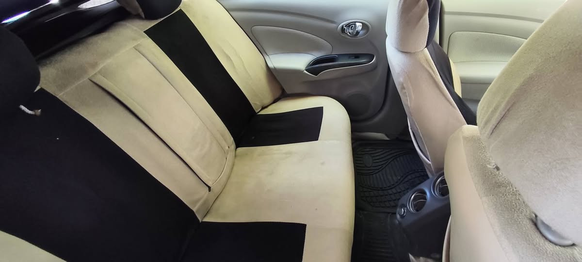 ​📣 إعلان بيع سيارة: نيسان صني 2012 (هندي) - بحالة ممتازة
الماركة والموديل: نيسان صني (Nissan Sunny)

سنة الصنع: 2012

المنشأ/التقفيل: هندي (الموديل الشهير بالاعتمادية والمساحة الواسعة)

​🛠️ المواصفات الفنية والميكانيكية:

​المحرك: 4 سلندر، بسعة 1.5 لتر (1500 CC)، يجمع بين العزم القوي والاقتصاد الفائق في استهلاك الوقود.

​ناقل الحركة (العبوة): أوتوماتيك (أو عادي - يرجى تحديدها عند النشر).

​نظام الدفع: أمامي (FWD).

​نظام التوجيه: باور ستيرنج (توجيه هيدروليكي سلس).

​🚙 المواصفات الخارجية والداخلية:

​التصميم الخارجي: هيكل متين، واجهة كلاسيكية مميزة، مع أضواء هالوجين قوية.

​المقصورة الداخلية: صالون واسع ومريح جداً يتسع لـ 5 ركاب بأريحية كاملة (تتميز الصني بأكبر مساحة أقدام خلفية في فئتها).

​التكييف: تكييف نيسان القوي والمشهور بكفاءته العالية في الأجواء الحارة، مع فتحات تهوية خلفية لراحة الركاب في الخلف.

​النظام الصوتي: راديو، مشغل CD، منفذ AUX.

​الزجاج والمرايا: تحكم كهربائي بالكامل (للزجاج والمرايا الجانبية).

​الصندوق الخلفي (الجنطة): مساحة تخزين واسعة جداً وتتسع للأمتعة الكبيرة.

​🛡️ ميزات الأمان والسلامة:

​نظام المكابح المانعة للانغلاق (ABS).

​وسائد هوائية (Airbags) للسائق والراكب الأمامي.

​نظام توزيع قوة الفرملة إلكترونياً (EBD).

​✨ حالة السيارة ومميزات إضافية:

​الوضع العام: السيارة نظيفة جداً (داخلياً وخارجياً) ومجهّزة للاستخدام الفوري دون الحاجة لأي مصاريف.

​الاستهلاك: اقتصادية جداً جداً في صرفية الوقود، وتعتبر السيارة المثالية للاستخدام اليومي داخل المدينة والخطوط الخارجية.

​قطع الغيار: متوفرة بكثرة وبأسعار مناسبة جداً في الأسواق.

🎫بطاقة بنزين معاها وكاله عام بسمي شرط تحويل رقم سليمانيه
تبريد قطعتين❄️ تدفيه شغال كير محرك شرط ما مفتوح 

​📞 للتواصل والاستفسار:

​مكان التواجد: [كركوك]

​السعر المطلـوب: [83] (قابل للتفاوض البسيط للجادين).

​رقم الهاتف: [***********] اتصال أو التواصل عبر الواتساب
