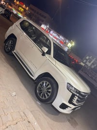 لاندكروز 24  السياره مواصفاته معروفه  07809864077 07732111850