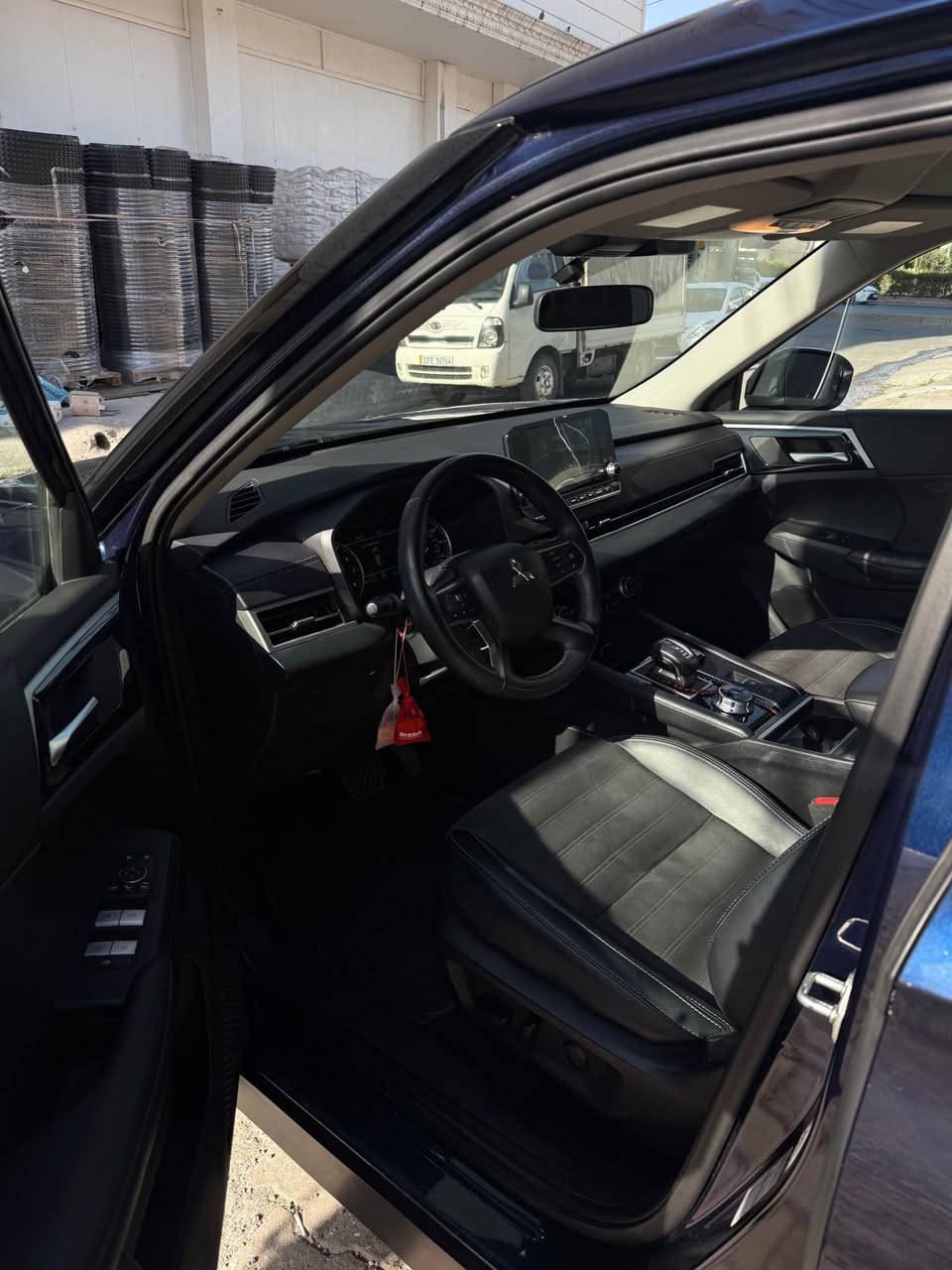 Mitsubishi Outlander 2024

مۆدیل 2024 
ماوەی رۆیشتوو30 km 
کلین تایتڵ تەنها قۆپیکی هەیە و ئیرباگی سوکان سیستەمە 
مواسەفات Se 
360 رادار و کامیرە 5 مۆد لیخورین شاشە گەورە سندوق شەفت کوشین 3 مەرقەدە 7 نەفەریە
ژمارەی مۆبایل:*********** أربيل, العراق
