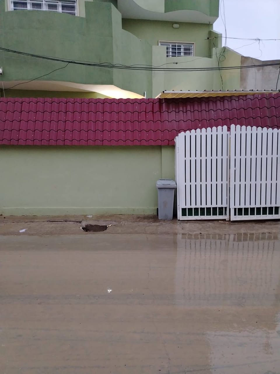 بيت لبيع
القوسيات مقابل مول الشام
طابقين  كامل اربعه غرفه نوم
هول واستقبال ومطبخ صحيات خرجه ودخليه
واجه 8 النازل  15
 المساحة 120 متر
يبعد عن طريق دهوك 75 متر

استفسار ***********
# ***********
خدمات كامل ماء كهرباء تبليط
