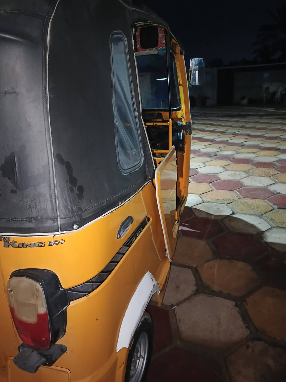 لبيع تكتك مديل 20 اوراق مدخلها هزه بل مرور وره العيد يجي الوكيل حجي غفار  يبصم دراجه وتترقم  حلوه ونضيفه وكشرتها حلوه ,,وساب مفتوح *********** مكاني قضاء الغراف
