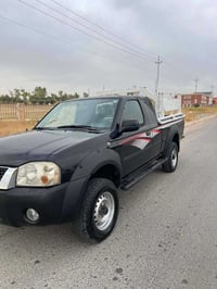 نيسان بيكاب • ٢٠٠٢ • تواير جديدة