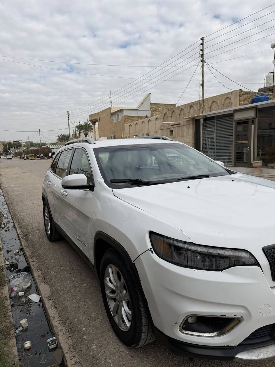 السلام عليكم
جيب شيروكي فئة لاتيتود 

الضرر بنيد فقط

موديل 2020 

محرك 2400 / 4 سلندر 

ماشية 106 ألف كم

كير محرك مكفولات 

حدادية جديدة 

شاشة 

داخل جلد 

سايد بريك كهرباء 

لايت زنون 

منافذ شحن 

بلوتوث 

تبريد تدفئة 

رقم بغداد

السعر 140 وبيها مجال 

عنوان ذي قار 

للاستفسار

 ***********
