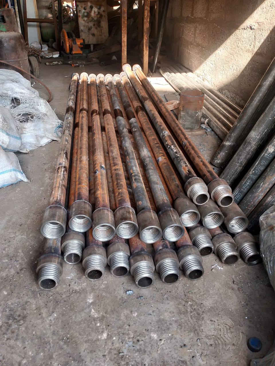 سلام عليكم
يوجد مكائن حفر الابار الارتوازية (الافقية والعمودية) تعمل بطاقة الكهربائية مع كافة ملحقاتها 
يوجد انابيب مكائن حفر
يوجد صواميل (بوش)لانابيب الحفر
يوجد منضومات ماء بنوعين (جبن_بكن)
يوجد رؤس حفر بكافة الاقطار
   

كل هذه بأسعار مناسبة 
توجد خدمة توصيل لكافة المحافضات

لتواصل والاستفسار الاتصال برقم***********
يوجد واتساب
