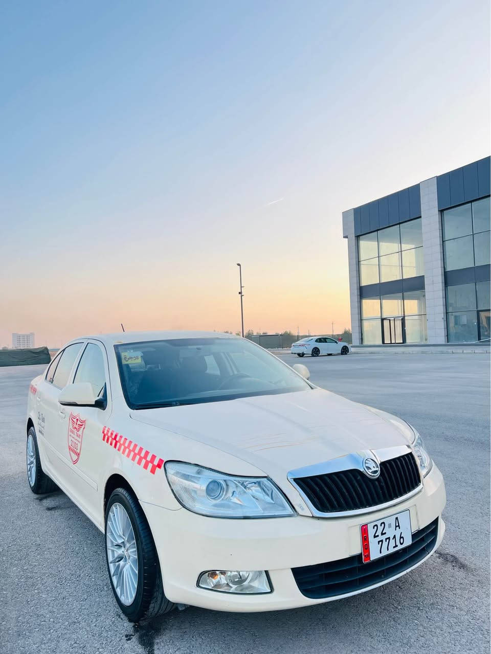 سکۆدە مۆدیل 2010
گێر عادی 
تایە و ویل سفر 
بێ تەقە و رەقە 
غازی تورکی و بەنزین
مالی کاسبی 
کامل لیدی وایفا
ئایپات کامیرە
یەک دینار مەسرفی تێدانیە 
یەک جاملغ پشتی هەیە لەگەل کەمیک ساردی 
پشت و پێش کەپس
نرخی 98 وەرەقە و کەمێک مەجال
*********** أربيل, العراق
