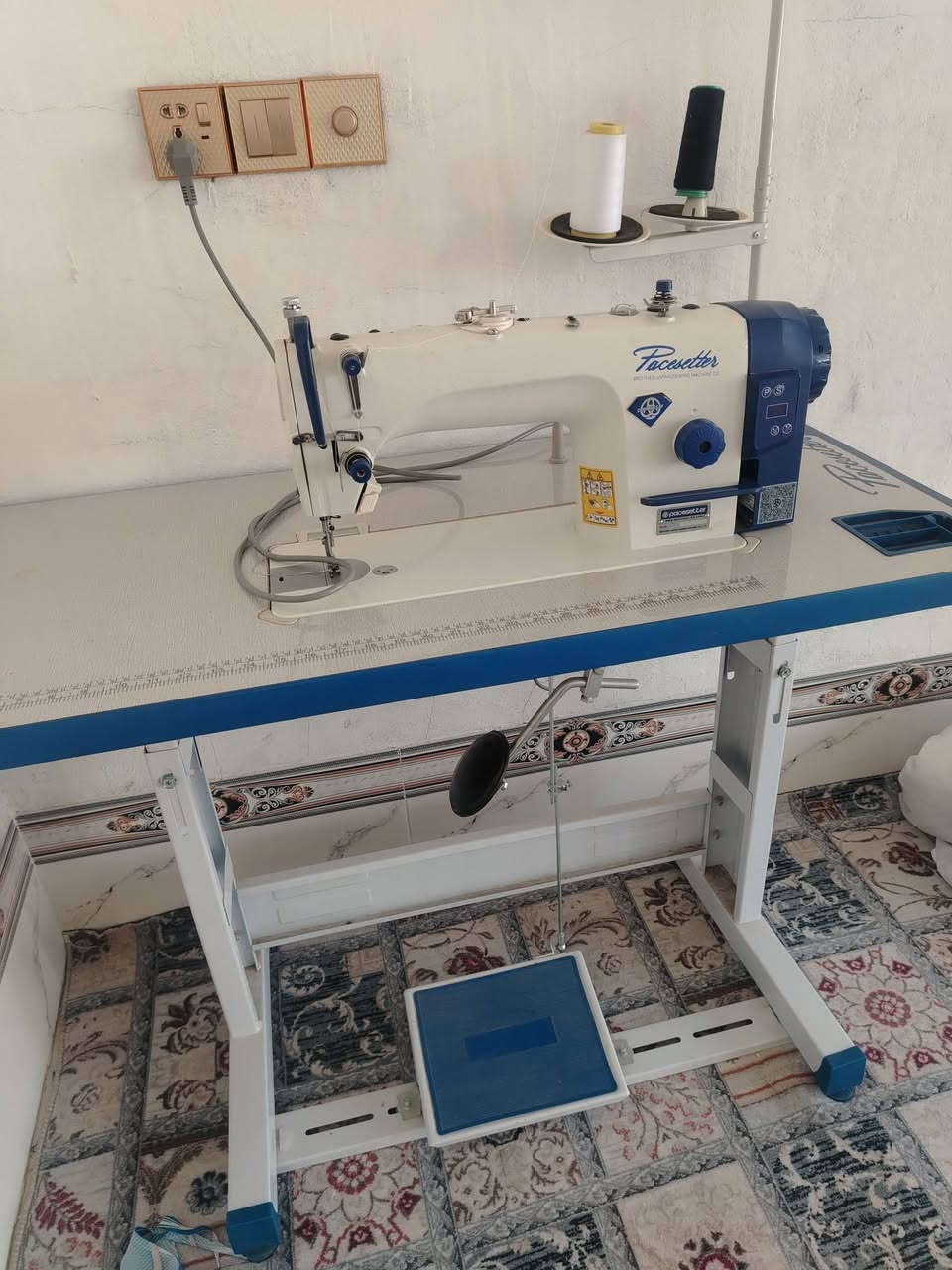 سلام عليكم متاح مكينة خياطه استخدام قليل مكان القاسم متواجد خاص رقم ***********
