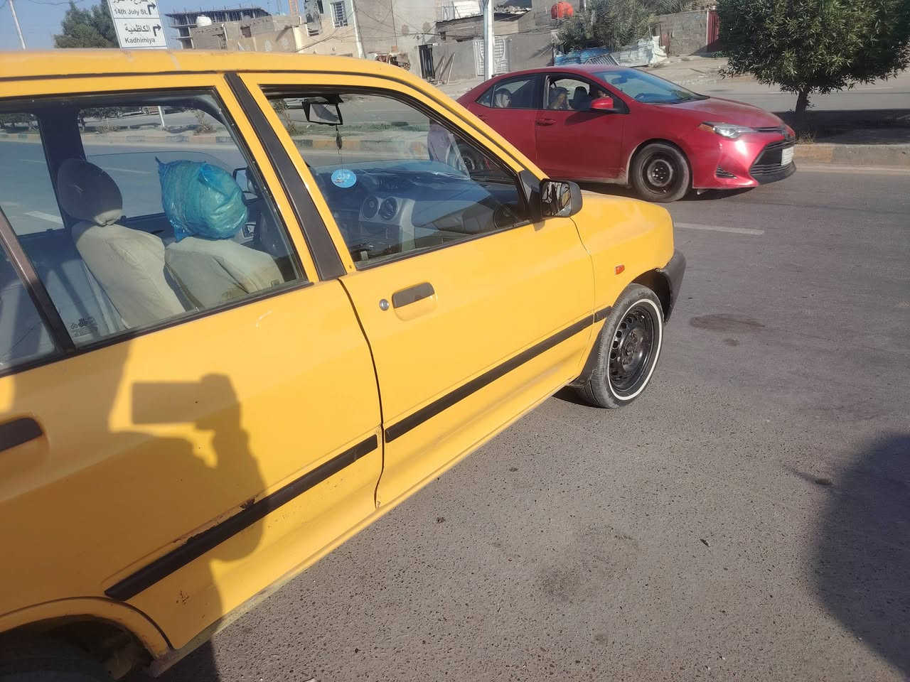 السلام عليكم سياره سايبه للبيع موديل 12 السياره حلوه وجاهزه من كل شيء بها طخهيبسيطه شواصيها مقفولات ماكينه وبير مفولات حداديتها زينه تحويل مباشر سياره مصفره هيئه وغرامات السعر 26 وبيها مجال مكان بغداد المنصور***********
