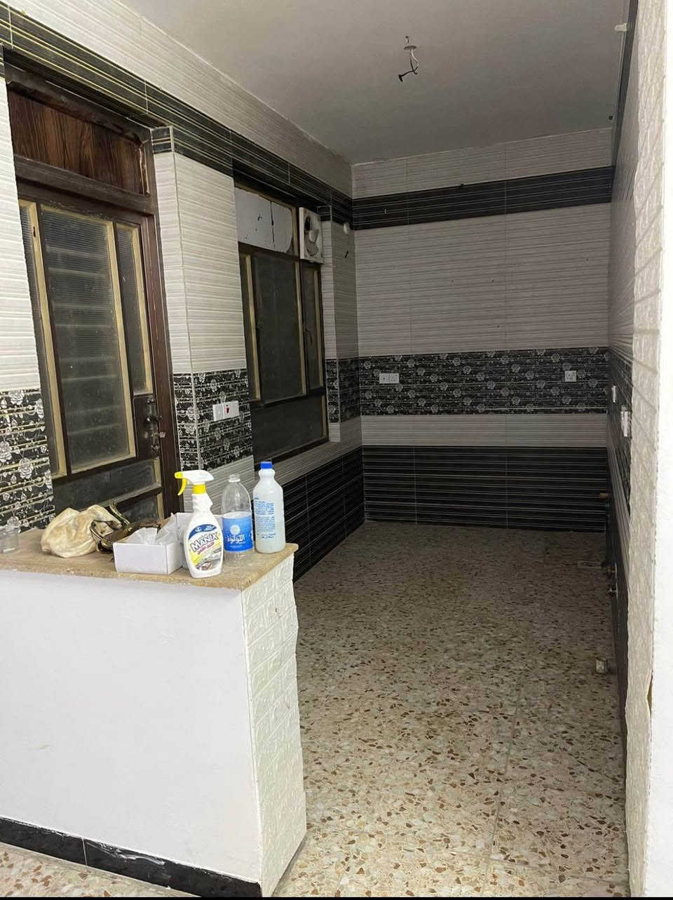 🔴شقة للايجار في الكرادة🔴
📍الموقع : كرادة - تقاطع المسبح- خلف وفر
🔷المساحة 100 متر 🔷
🔷طابق ارضي 🔷
🔷تحتوي على غرفتين وصالة ومطبخ وحمام 🔷
🔹حالة الشقة : بناء جديد🔹
🔹سعر الايجار : 900 الف 🔹
🔹يصلح ايجار : عوائل/ شركات/موظفين🔹
————————— 
🏢 شركة المستقبل للاستثمار والتسويق العقاري 
🔺نستقبل كافة عروضكم وطلباتكم 
🔺للاستفسار : 
***********
