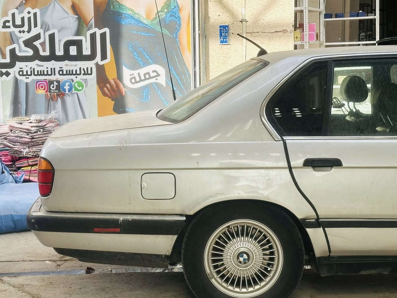 سلام عليكم
شباب كل عام وانتو بخير 
للبيع بي ام 740  اصل بليته سنويه 
سياره مديل 93
مكينه 8 سلندر شرط 
داخل اسود كشن جلد 
كهرب + تدفئه كدام ورا 
فتحت سقف 
دبل ايربك  دركه صقر   
وضعيات الكشنات كلها شغاله 
 خوان لكير بي طبه بل نمره لثانيه تسجب فيشة لتبيس يرجع طبيعي 
منضومة زينون عالي 
منضومة غاز  60 لتره 400 كيلو تمشي 

طخم ورا كدام شرط ايدامه كامله قبل العيد سويتها 
بانكة كهرب تبريد تدفئه شرط 
ويلكب شعاع اصلي تاير فوك لنص عمر 
كابون بانزين بيها تبادل تحويل ويا لسياره 

سياره بيها طخه بجاملغ ليسار. شرط بدون معجون ودواخل صندوق 

رقم نينوى باسمي  شرط التحويل 

خوان سعر 73  
رجاءً اقرا لمنشور زين وخابرني وبل خدمه 
*********** واتس اب 
*********** مفتوح خط اسيا
