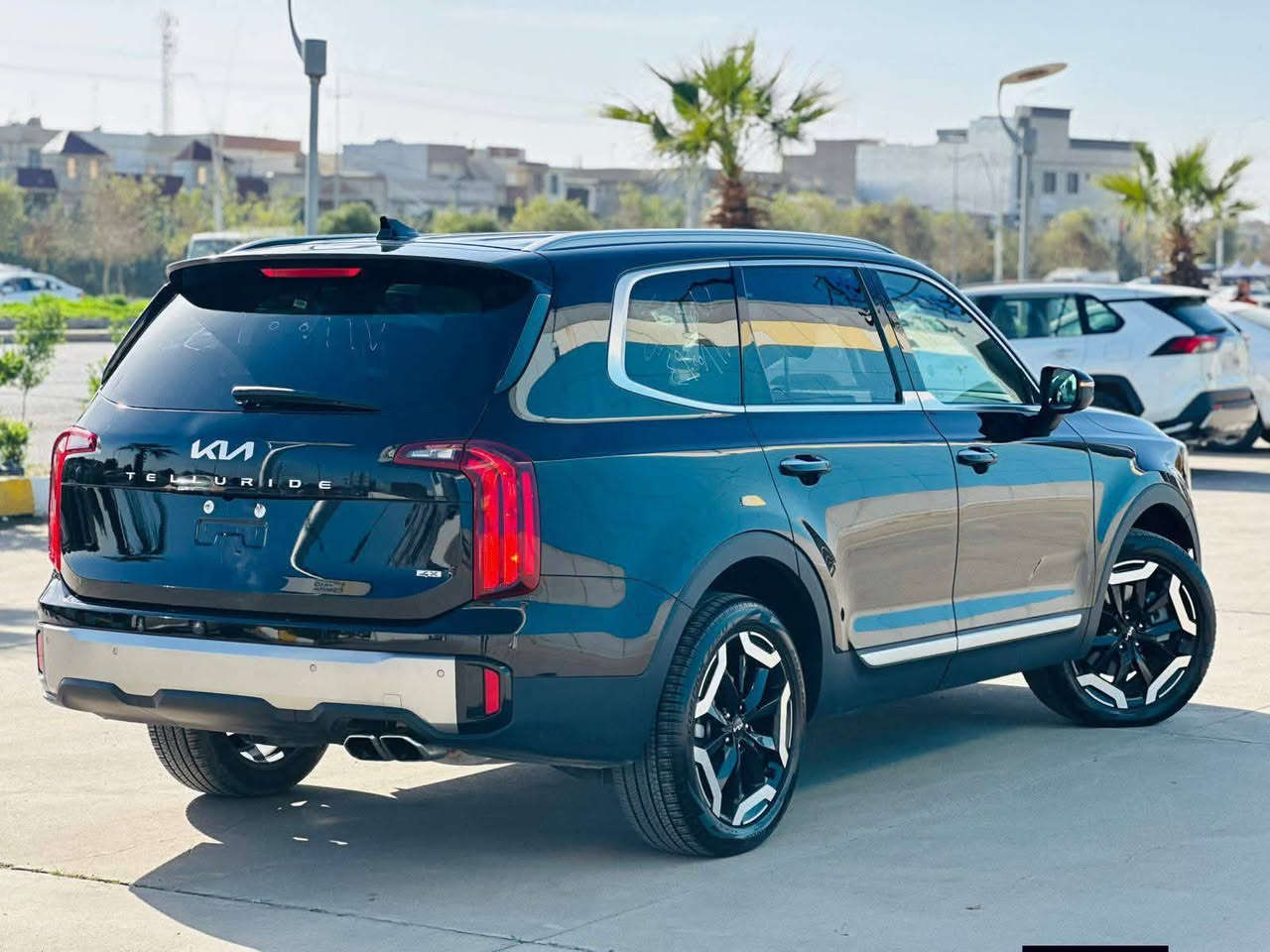 🆕 2025   KIA TELLURIDE 
كيا توليرايد    الشكل الجديد 2025
السياره داخله جديد .
السياره جاهزه 100/100 بدون اي نواقص او مصرف 

 المواصفات : 
السياره فول مواصفات 
* بصمة  
* ⁠فتحه ( سيلايت ) 
* ⁠كشنات هيتر 
* ⁠كشنات كهربائي 2 امامي 
* ⁠كشنات جلد 
* ⁠و تشغيل عن بعد 
* بصمة ابواب 
* شاشة ايباد 
* تبريد مركزي 3 قطع 
*  لدات مصباح امامي وخلفي
* رادار امامي + رادار جانبي
*  شاشه تاب حجم كبير 
*  شاشه اعطال
3 مقعد ( 7 راكب ) 
*  حساس قياس ضغط هواء الاطارات♻️
*  ويل كب   كروم اسود بلادي 
* نظام قيادة (ذكي👌 نورمال🍃 سبورت🚀 )
*محرك ستة سلندر حجم 3800L
  
ملاحضات : رادار  وتبريد وغاز شرط الفحص بلادي شركة ⚕️ حجر الصالنصه بلادي شرط الفحص 

الضرر:  بدون صبغ✅ - ايرباكات سليم ✅
شبر جملغ امامي تعديل بارد✔️
صور حادث موجود مع الصور 

السعر : 270 ورقة 
العنوان : اربيل ( معرض اربيل كارس لتجارة السيارات) 

 للأستفسار الرجاء اتصال او مراسلة .
☎️***********☎️***********
