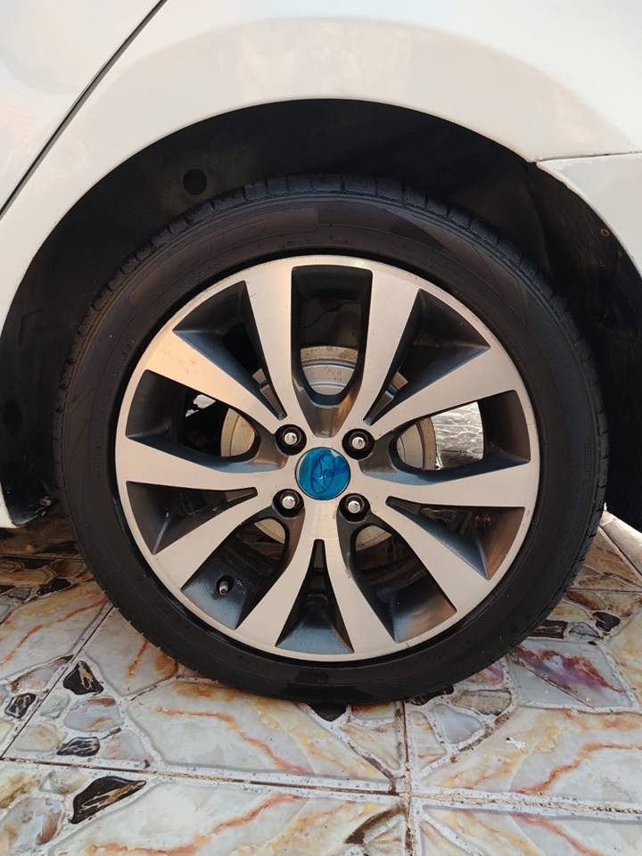 هونداي اكسنت موديل 2016 خليجي رقم بصره تحويل سنويه لل2028 وارد خليجي بيه تبديل جاملغ و رشات صبغ قليل من الخليج والباقي كفاله مكينه وكير وحداديه وتبريد تايرات كله جديد مكينه ١٦٠٠ سياره جاهزه فول مواصفات واحد على واحد فتحه سقف تحكم ستيرن شاره بل مرايه شاشه كبيره كامره دسك خلفي وأمامي ويل كب حساسات فول مواصفات كلش مكان سياره ناصريه سعر 93 بيه مجال قليل رقم الهاتف *********** انه مكلف بل نشر البصرة, العراق
