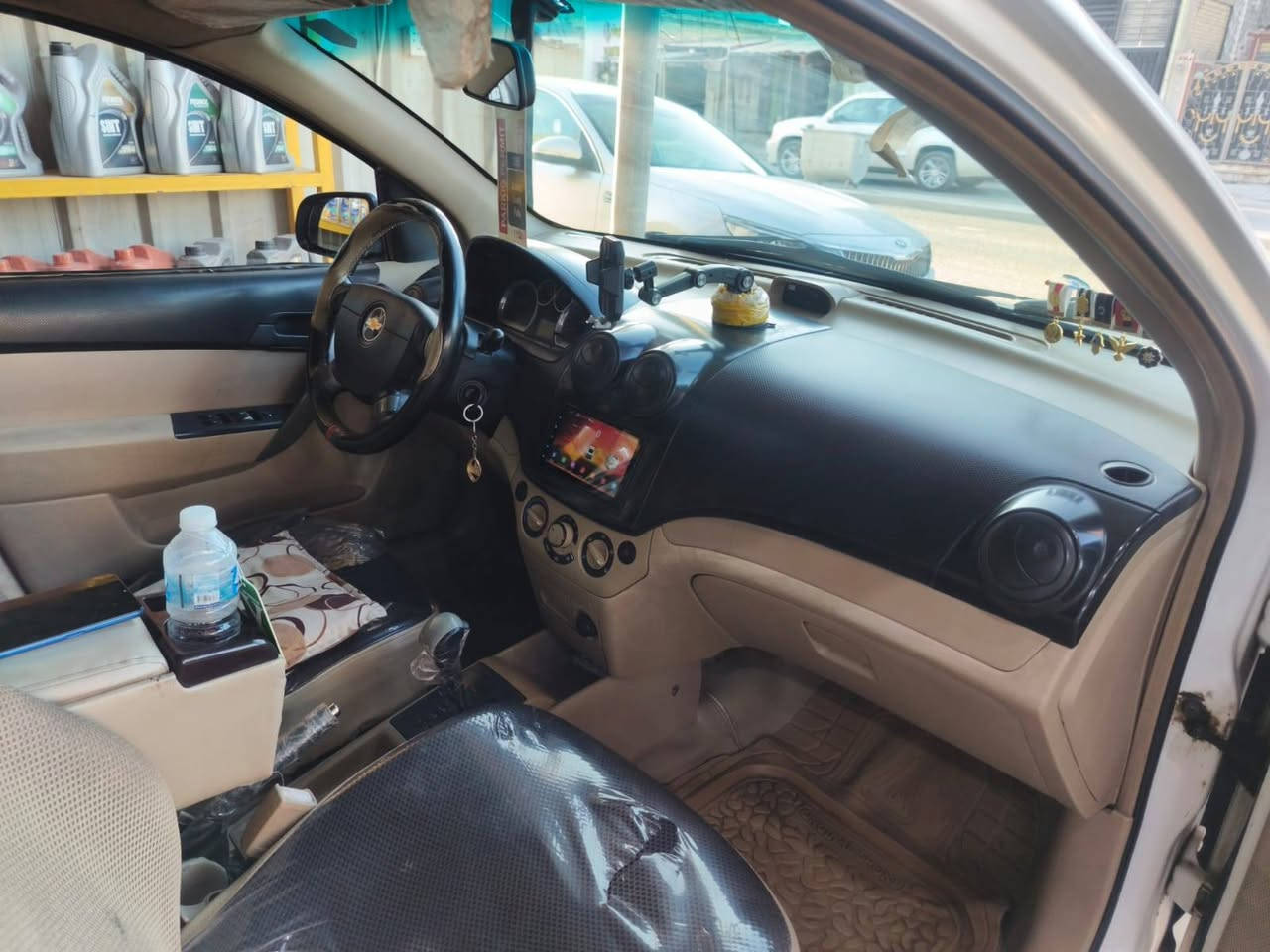 سلام عليكم 

افيو وارد خليجي 1400المرغوب مفتوح موديل 2010 كير ومكينه مكفولات 
السعر 65$وبيه مجال بي خير ويدلل لا
الاستفسار ***********
