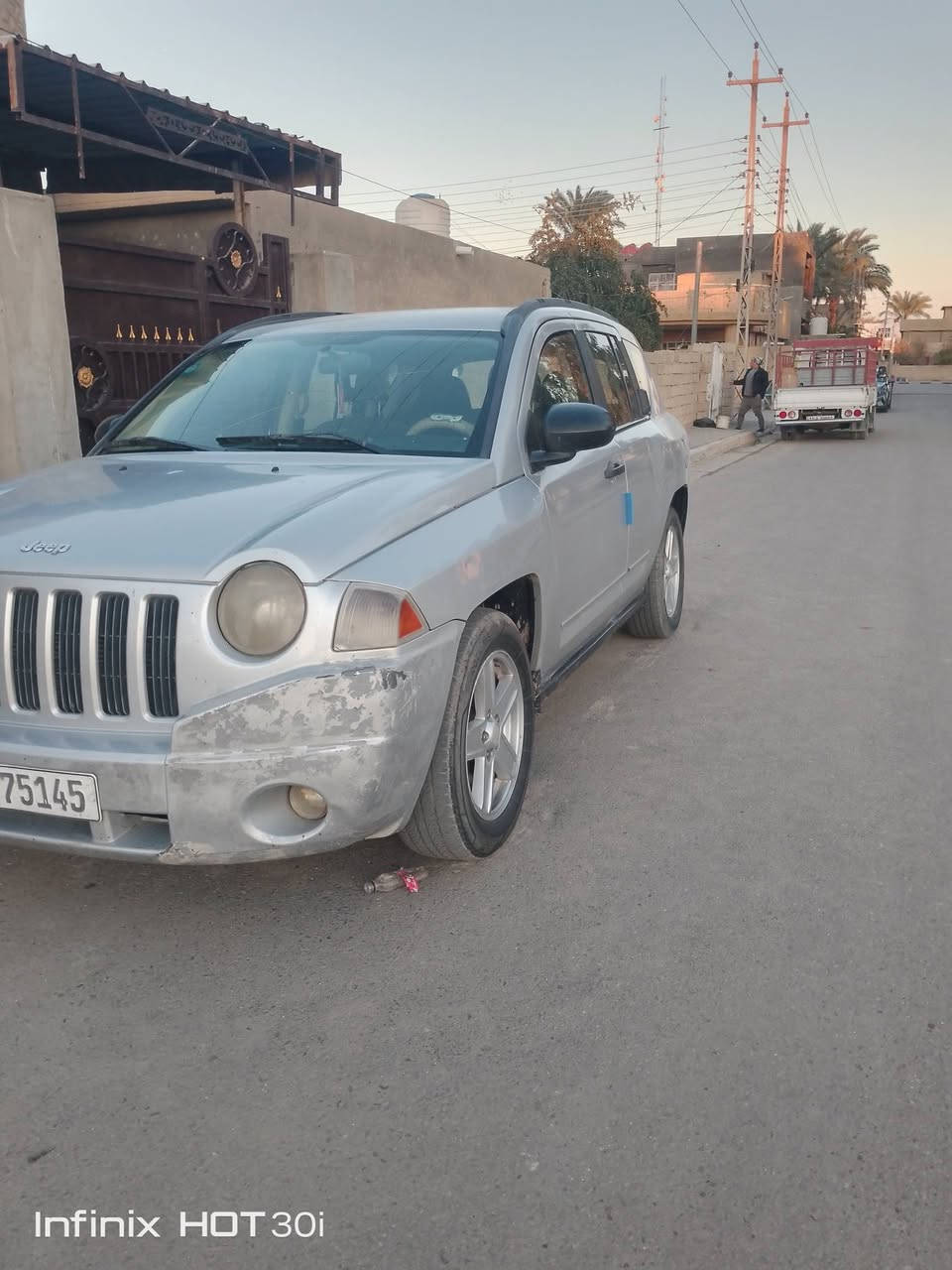 جيب كومباس
2008
لون سلفر
رقم بغداد 
مكفولة كفالة عامة
ماعده التبريد هو شغال بي عطل ماعرف شنو
السيارة عائلية ترهم 
شبابيه ترهم الغرفة مالتها واسعه 
محرك 2400 أربع سلندر 
السعر 60 وبيها مجال
***********
