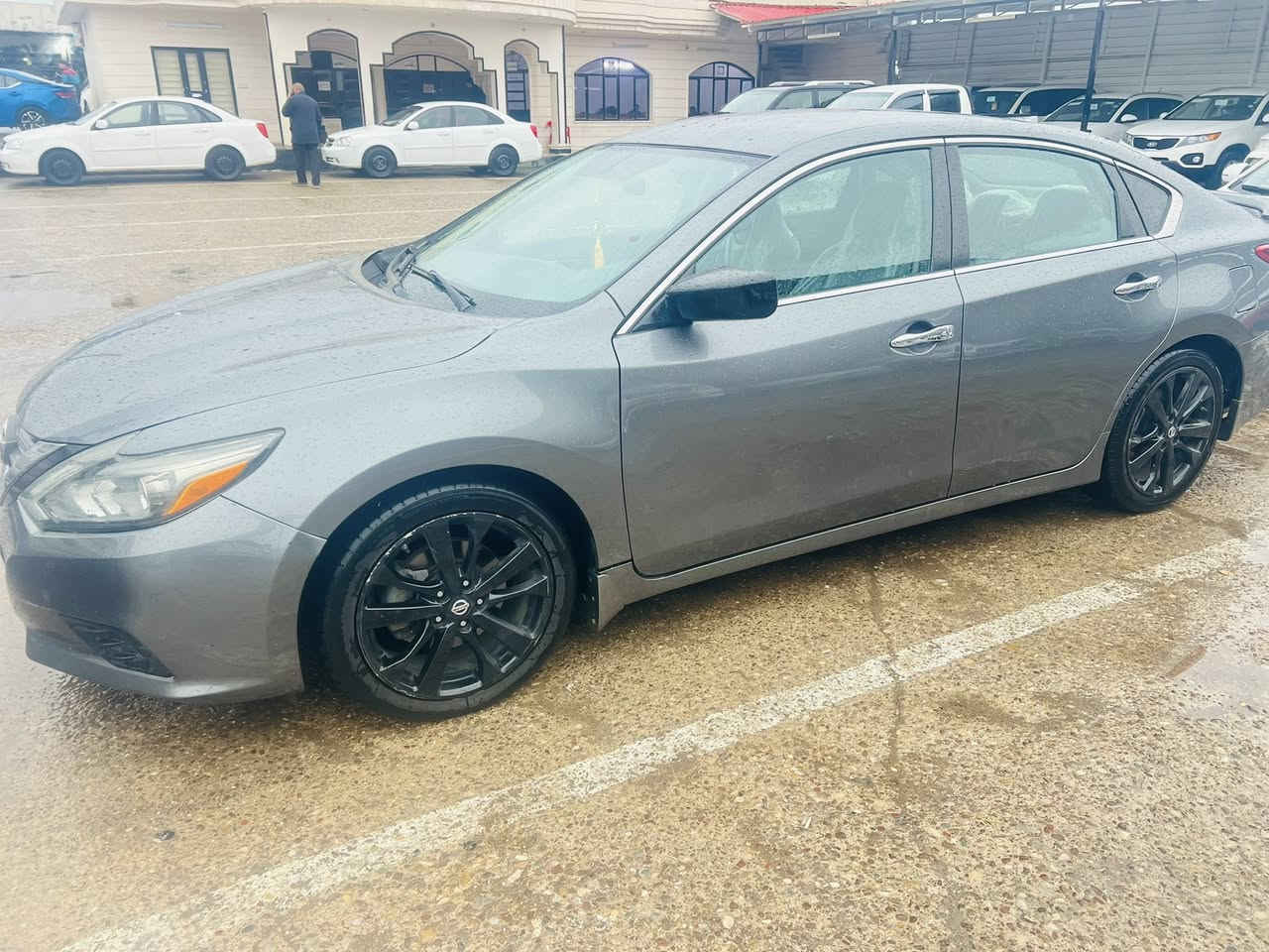 نيسان التيما2017SR
بدون صبخ بدون تعديل
كيرمحرك شه رت
ايرباك ستيرن و برده
ماشي80ميل
تبريد شه رت 
بصمه سياره
كشن كارباء
كشن جلد
سعر128قليل
***********
عقره
