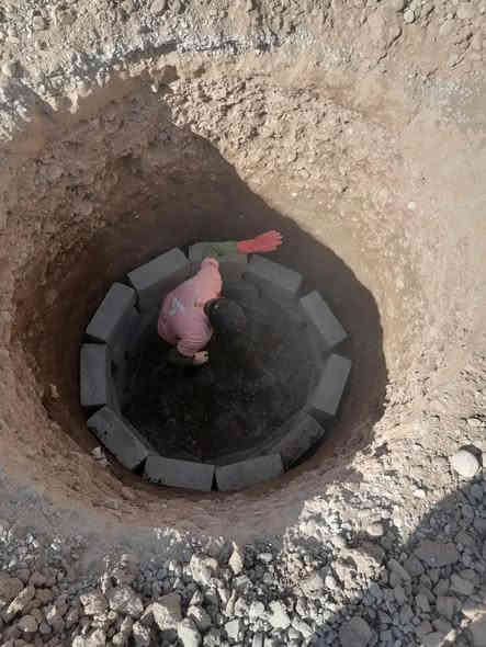 اسلام عليكم يوجد كادر حفر وبناء وصب المنهولات
اللاستفسار 
‏‪0782 352 4730‬‏
