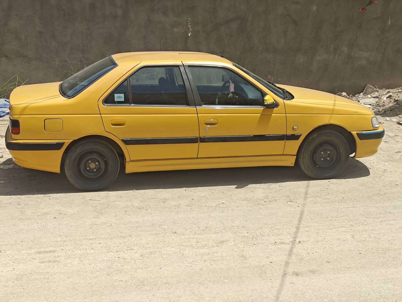 سلام عليكم بيجو بارس موديل 15 مكفوله السياره كير مكينه حدادية جديده زوج تايرات تبريد شغال اي نقص ما بيها ماشيه 155 الف السنوية بسمي 2027 غرامات مصفره رقم بغداد تحويل ثاني يوم السعر 48 وبيها مجال مكاني الديوانية الرقم ***********

