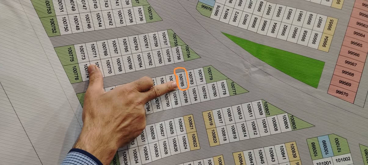 126م  الواجه 6×21 طابو صرف مجمع القمر  التابع العتبه العباسية المقدسة قرب شارعين  ٤٠ و٦٠ وفرعها ١٣ متر السعر ٣٥ وبيها مجال قليل 
حاليا بس وصل وكافة الضمانات موجودةلضمان حق الطرفين
‏*********** واتساب فقط
0772656886 للاتصال
رقمها 100785 جهة البوابة الرئيسية
المقطع الرابع حسب الصورة المؤشر عليها
