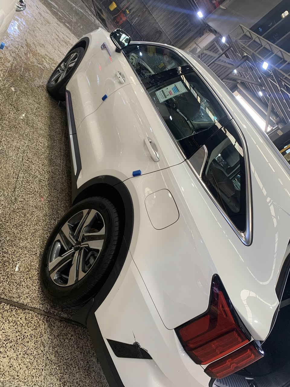 السلام عليكم
سورنتو 2023 رقم بغداد الجديد ماشية 26000 محركها V6 بيها بارد كما موضح بالصورة 7 راكب 
المواصفات 
شاشة كبيرة 
كامرة دواره 
GPS
اربع عدسات اضاءه LED
حساسه امامي خلفي
هاند بريك بصمه 
مانع انحدار ومانع انزلاق + Auti hold
ويل كب كروم 
كير ماوس
تبريد 3 قطع + شاشة لمس 
شاحن لاسلكي
Drive mode
كراسي كهرباء 
جنطة كهرباء 
تحكم ستيرن فول 
شفتات ستيرن مثبت سرعه
مري شفط اشاير بالمري 
ترحيب عند الاقتراب 
تشغيل عن بعد 
السيارة جديده بمعنى الكلمة مدوشمة جلد  
السعر٢٨٥ وبيه مجال بصيط 
الاتصال على الرقم *********** ابو فهد
