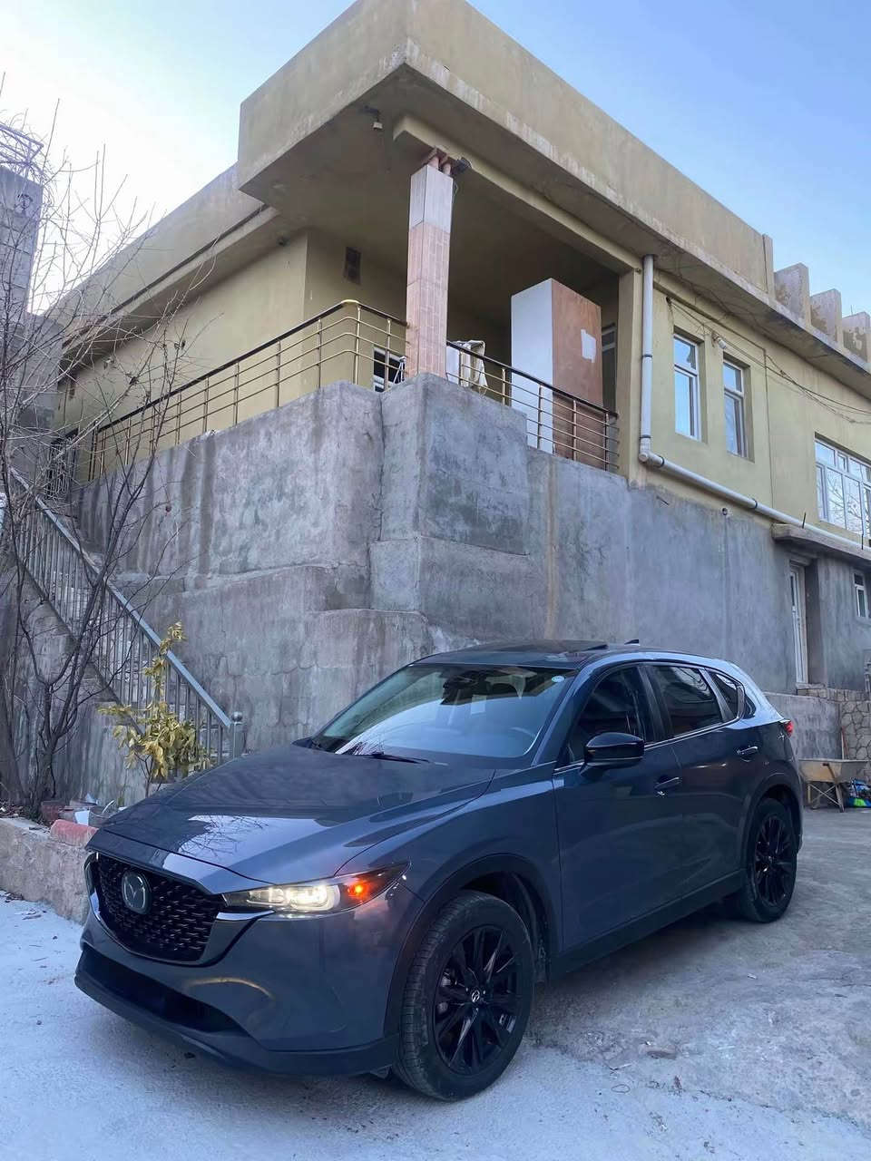 مازدا سی اکس ٥ مودیل ٢٠٢٢
فوول قەپات مواسەفات مواسەفات کاربۆن ئیدیشۆن سەیارەکە بێ دەعمە بێ بۆیاخە تەنها کەمێک زۆر کەم سەقفی بستێک نابێت PDRئەگەر نا هیچی تری نیە جا سەیارەکە باقی زۆر خاوێنە هەموو شتێکی بەشەرتە سەنەوی بەناو خۆمە سەیارەکە تازە رەقەم کراوە ٦٠٠٠٠هەزار رۆشتوە حەقیقی 
بۆ زانیاری زیاتر؛
*********** أربيل, العراق
