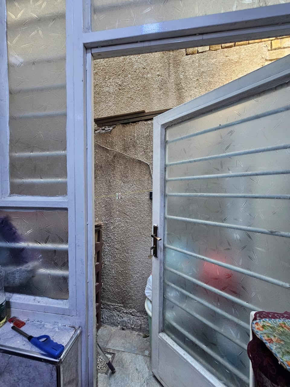 السلام عليكم دار زراعي للبيت مجاور مولدة باسم واسواق ثائر المساحة 62 استقبال وغرفتين نوم ومطبخ وخدمات والغرفة الاولى غرفة وخدمات وسطحين وبيتونة للاستفسال الاتصال على الرقم ***********
