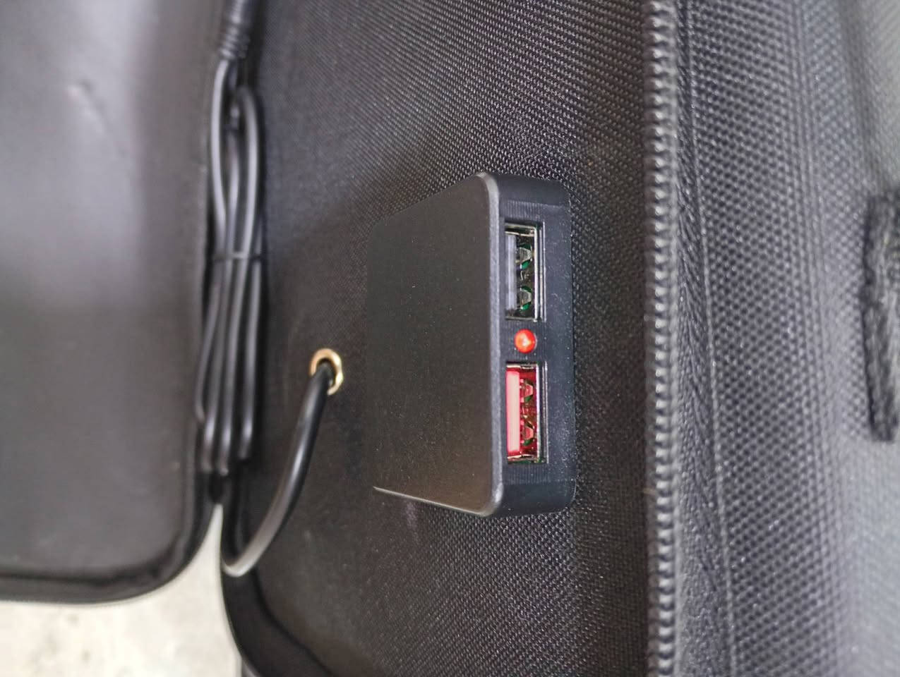 لوح طاقه باله جدا مرتب باله جديد . بي منفذين 5v ومنفذ 19v للحاسبات او جارج للسياره او مروحه . بيه 4 الواح طول متر ونص تقريبا. سعر 30 مكان كربلاء 
***********
