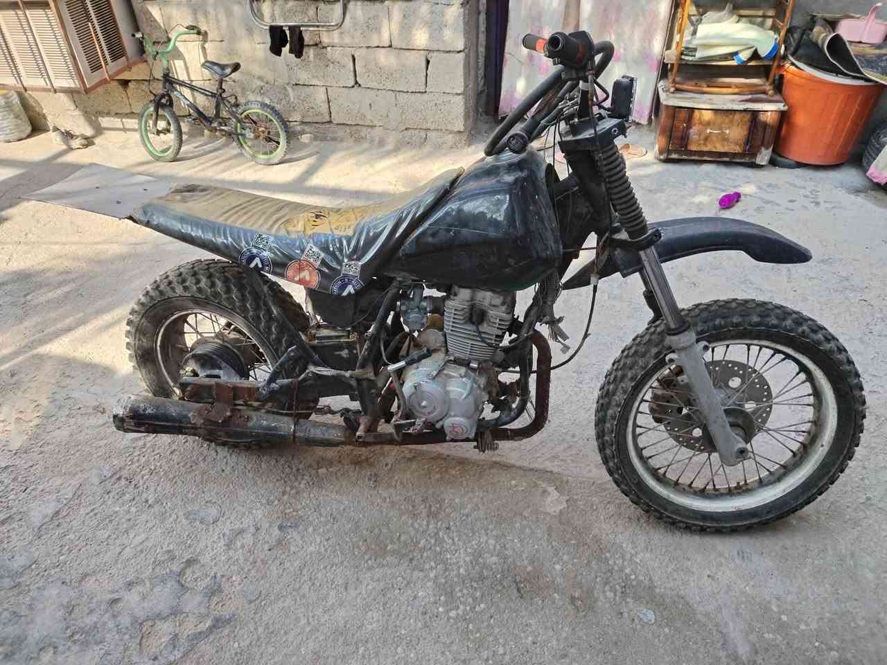 سلام عليكم دراجه قفاز صحراوي الصنع الماني شادلهه مكينه مال ستوته حجم ٢٠٠ العنوان ابي الخصيب السعر ٢٥٠ مستعجل عله البيع الرقم ***********
