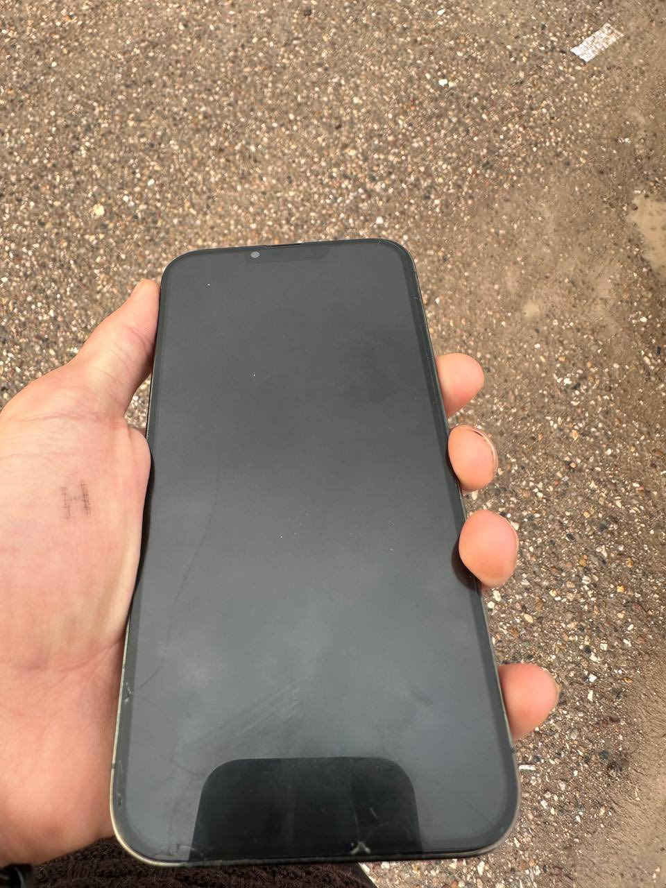 ايفون 13 برو ماكس
لون : زيتوني 
نضافة : 100%
بطارية : 85 
ذاكرة : 265
الجهاز شرق اوسط مو امريكي ولا صيني مع كارتونة وشاحنة الاصلية مال شركة ماستر گروب  الجهاز مبدل فقط شاشة اصلية غير نقص مابي 
خلي سعرك اذا عجبني نتوكل على الله 
للتواصل : ***********
