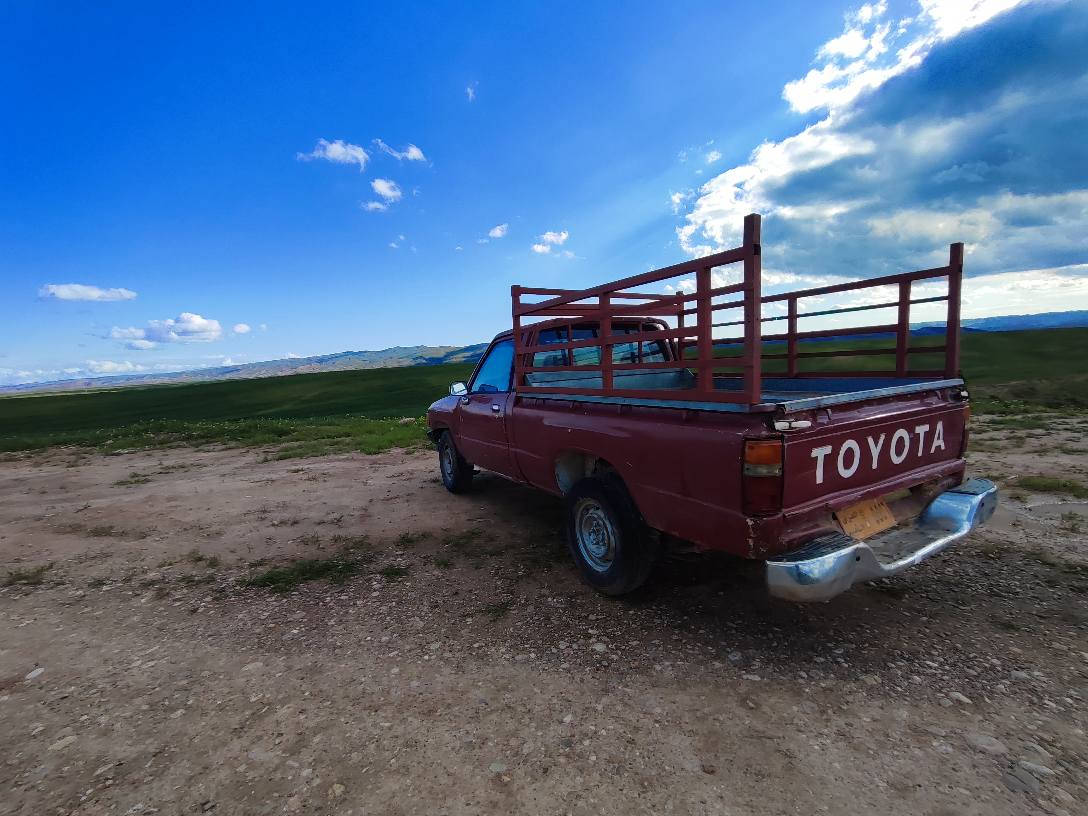 بەناوی خوا .......پیکابی تۆیۆتا مۆدێل 1985 ڕەقەم کەرکوکە و سەنەوی و هەمو شتی مەزبوتە تەنها بەسەرچوە .....گێڕ و مەکینە بە شەرت سەیارەیەکی جایز و ماڵی دۆست .....نرخ .28گەڵا و معامەلەیەکی کەم.... موشتەریت تەلەفۆن بکە ...*********** السليمانية, العراق
