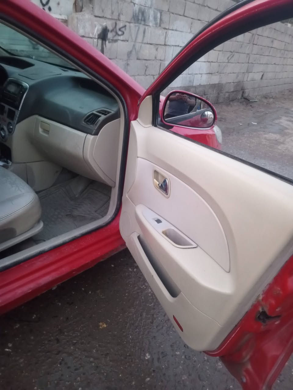 سلام عليكم.. اخوان السياره شيري فلاوين 2013 سنويه منتهيه صاحب الشرعي موجود ويريد تحويل شرط تحويل  تجي تشوف بعينك العنوان بصره ابي الخصيب طريق الميناء ابو فلوس السعر 23 ومجال بسيط جدا رقم الهاتف
 ‏‪***********‬‏ اخوان مكلف بنشر اتصل وافتهم من صاحب السياره وكل الهلا بيكم 
السياره موجوده بصره ابي الخصيب
