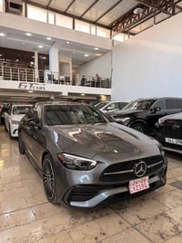 Mercedes  benz c 300 2025  السيارة فول مواصفات (بانوراما-دشبول بيانو -...