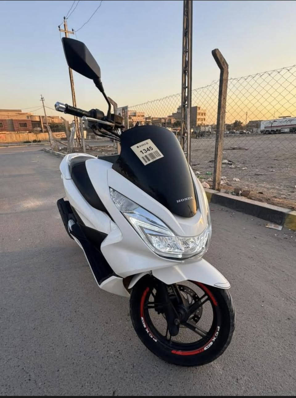 السلام عليكم بي سي اكس للبيع الياباني jf دراجه بحاله الوكاله ماشيه 24 ألف مكينه ناعمه طستهة كلش حلوه مثل ماموضح بلصور السعر 15 ونص وبيه مجال شي بسيط مكان مدينه الصدر ***********
