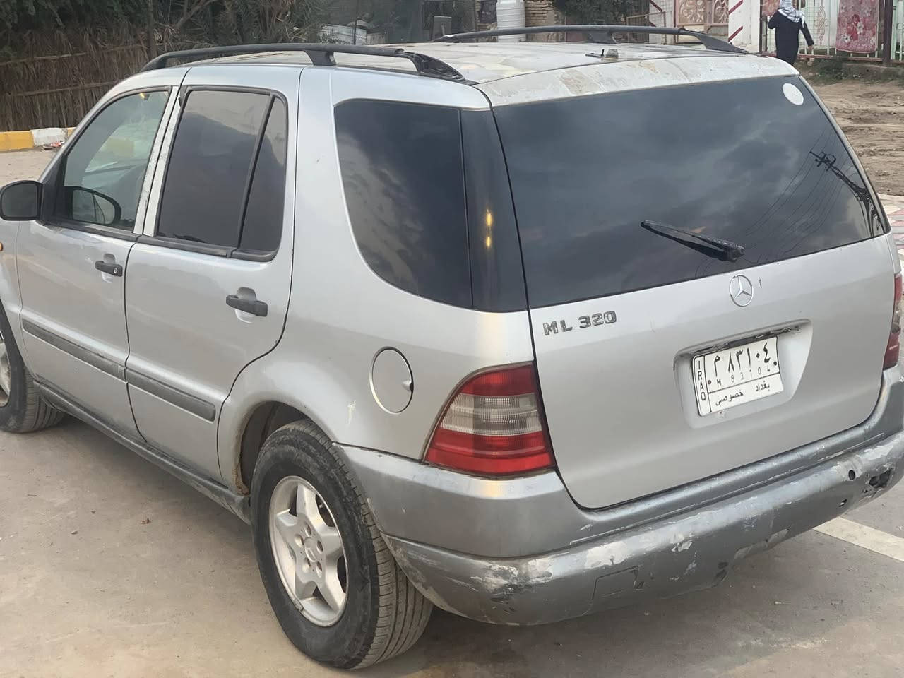 سلام عليكم اخوان مارسدس ML سياره نضيفه وحلوه مكفوله مكينه وكير جدد هستوني شادهن نقصها بس حداده فقط رقم بغداد راعيها الشرعي بل بصره مراوس بجنون ادوات ***********
