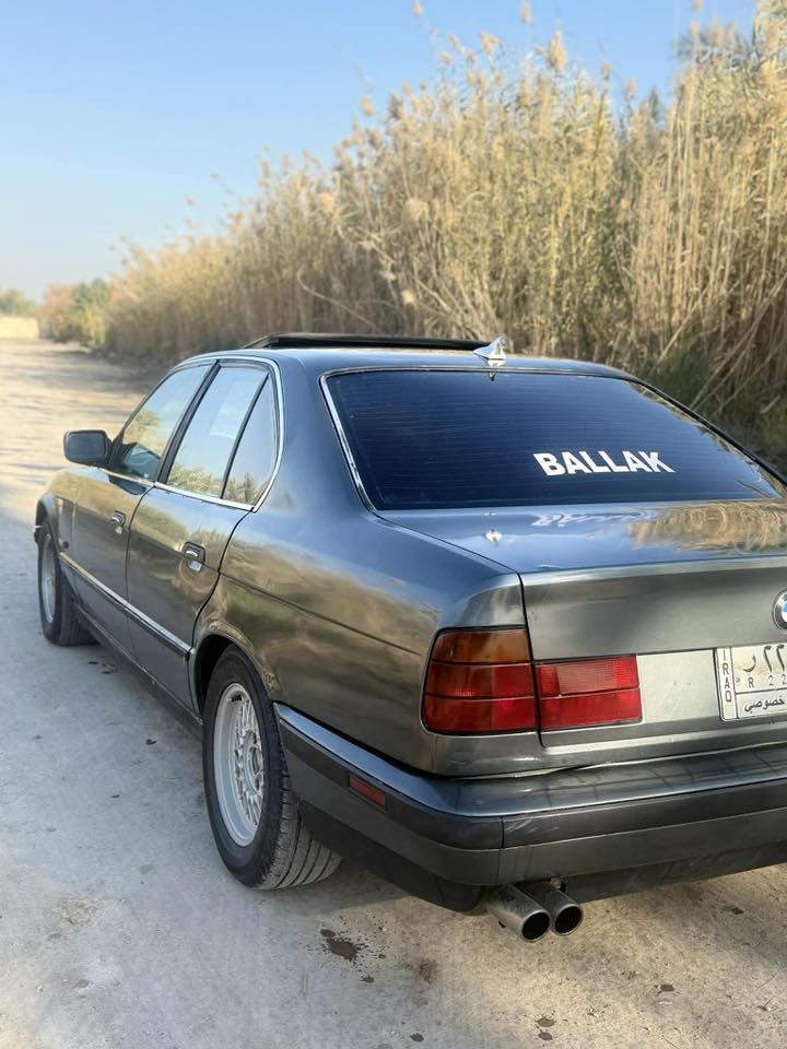 بي ام دبلو للبيع 535 كير عادي موديل ٨٩  مكينه وكير مكفولات ومكفوله من الحادث السياره حداديه كامله مكمله دبلات مبدلات  مبدلات سستم صوت منضومه كامله السياره متعوب عليه هواي السعر ٤٥وبيه محال قليل سنويه ٢٧تنتهي غرامه مصفره صاحبه يريد مداور 
***********
