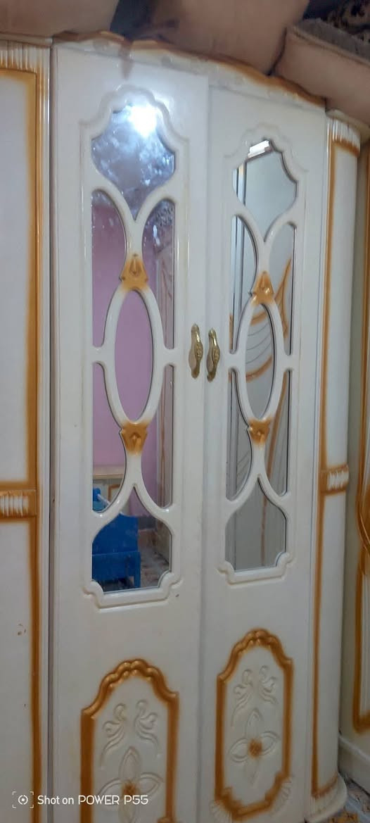غرفه لبيع سعره550  بها مجال ***********
