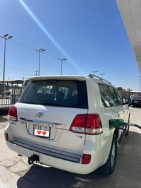 للبيع لاندكروز مديل 2011 سياره جديده بمعنى الكلمه وعله ادينه مكفوله مك...