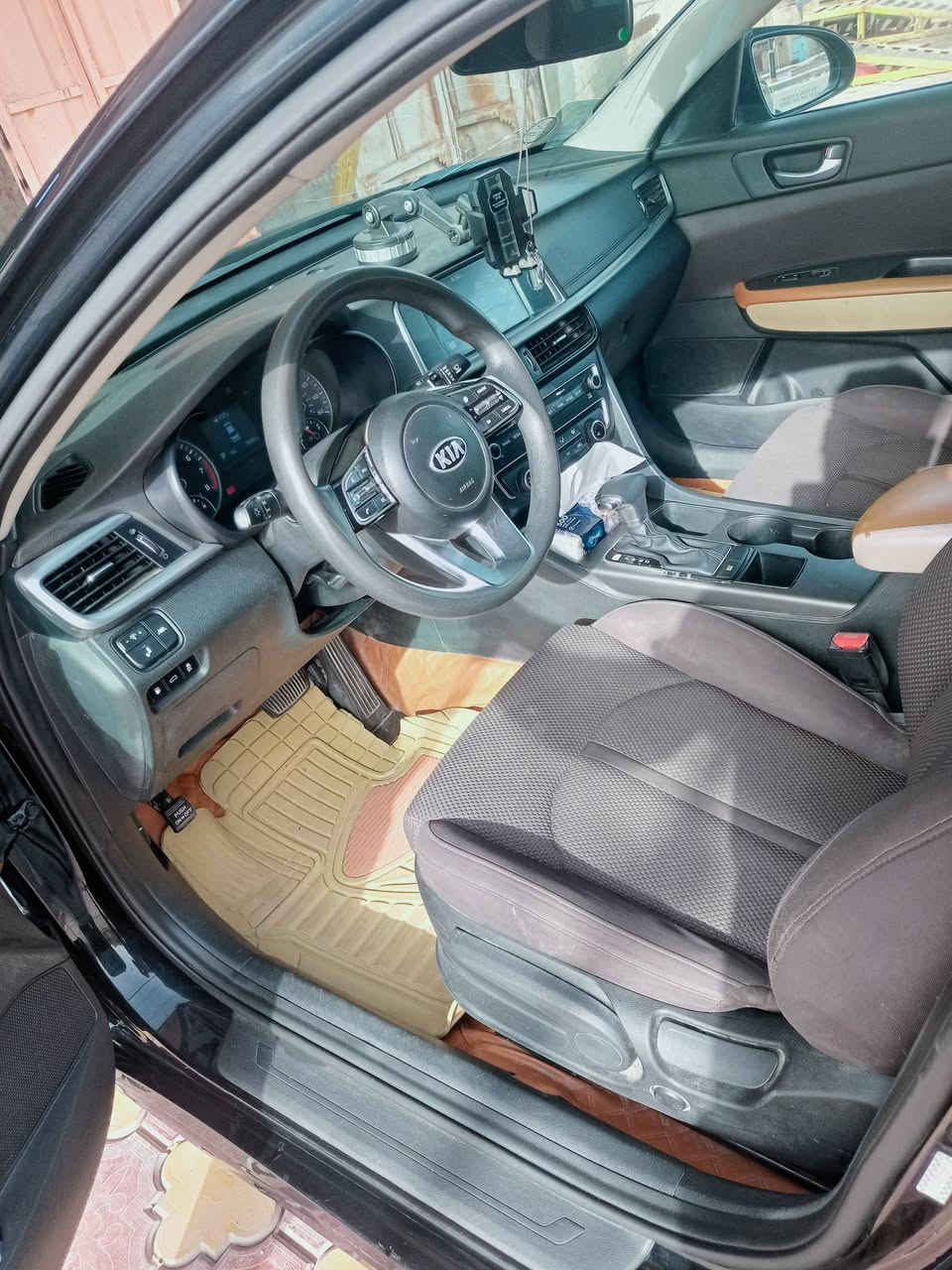 اوبتيما 20 امريكي
محرك Gdi 2400 
حادثها جاملغ وبنيد
السعر 125 وبيها مجال
الشراي يتصل ***********
