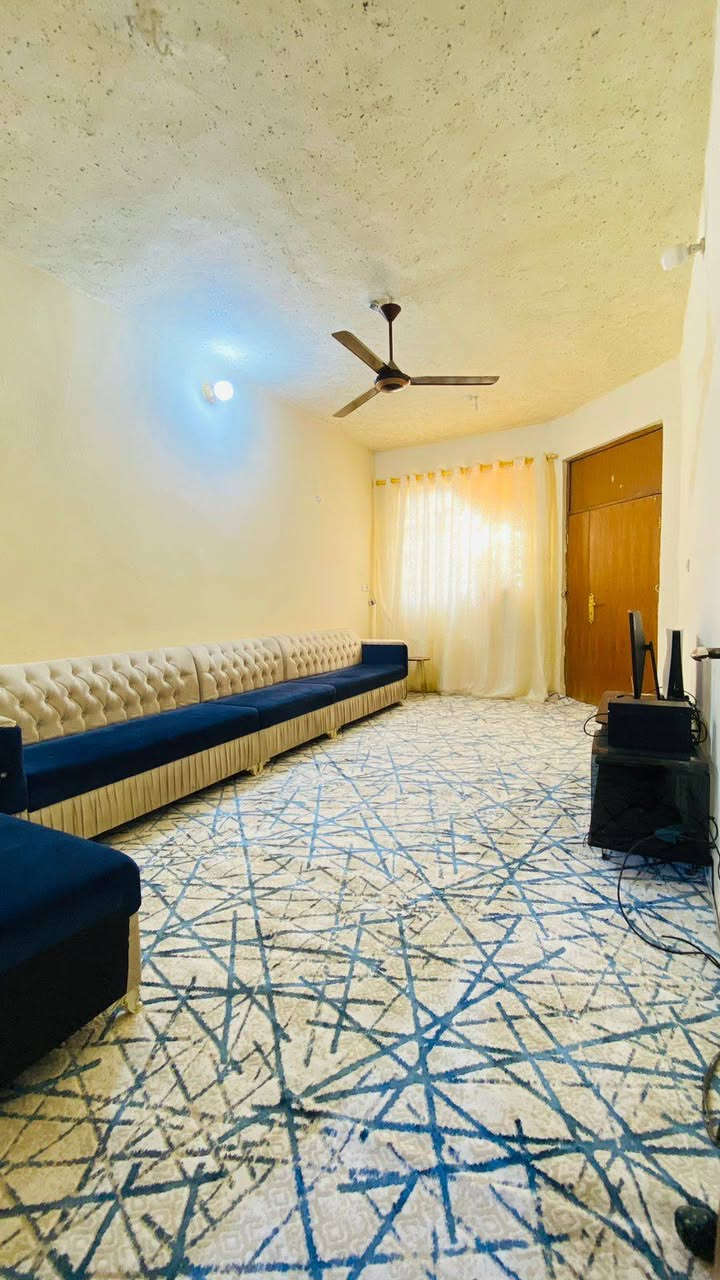 دار للبيع طابو ملك 
المساحة 120 
واجهة 6 نزال 20
الموقع التحرير الجاهزة اول فرع بالجاهزة 
السعر 165 بي مجال للشراي 
***********
