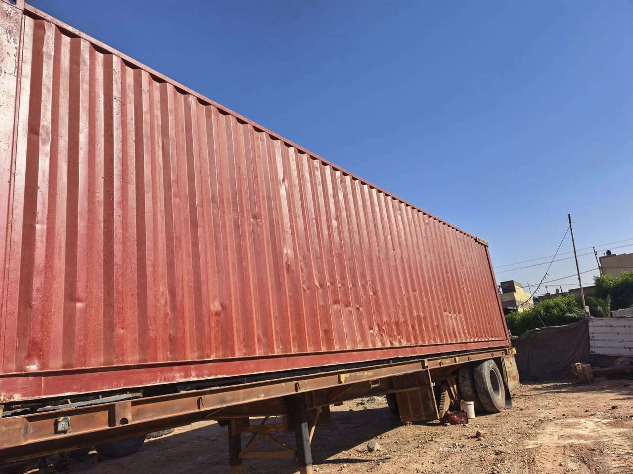 حاويه طول ١٢ متر الارتفاع ٢٩٠ سم بنظافة جيده وبسعر مناسب عنوانا نجف الاشرف *********** 🧿🧿
