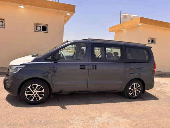 السلام عليكم ًستاركس للبيع موديل 2020 معلايه 2023  رقم بغداد مفتوح كير عادي سياره جديده جدا أخت الزيرو كلشي بيه عالشركه  كفاله عامه 

‭0780 943 9475‬
