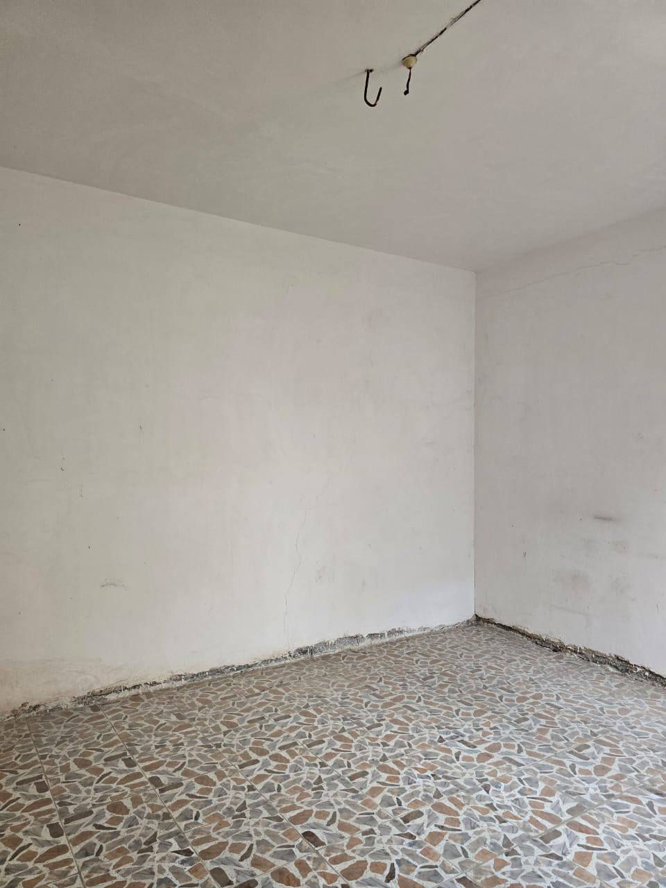 متوفر بيت 150 متر ينباع على مبادرة
بناء طابوق طابق واحد غرفة ،هول ،استقبال ،مطبخ 
السعر المطلوب 75 ابو غرق حي المرتضى 
***********مكتب المرتضى للعقار
