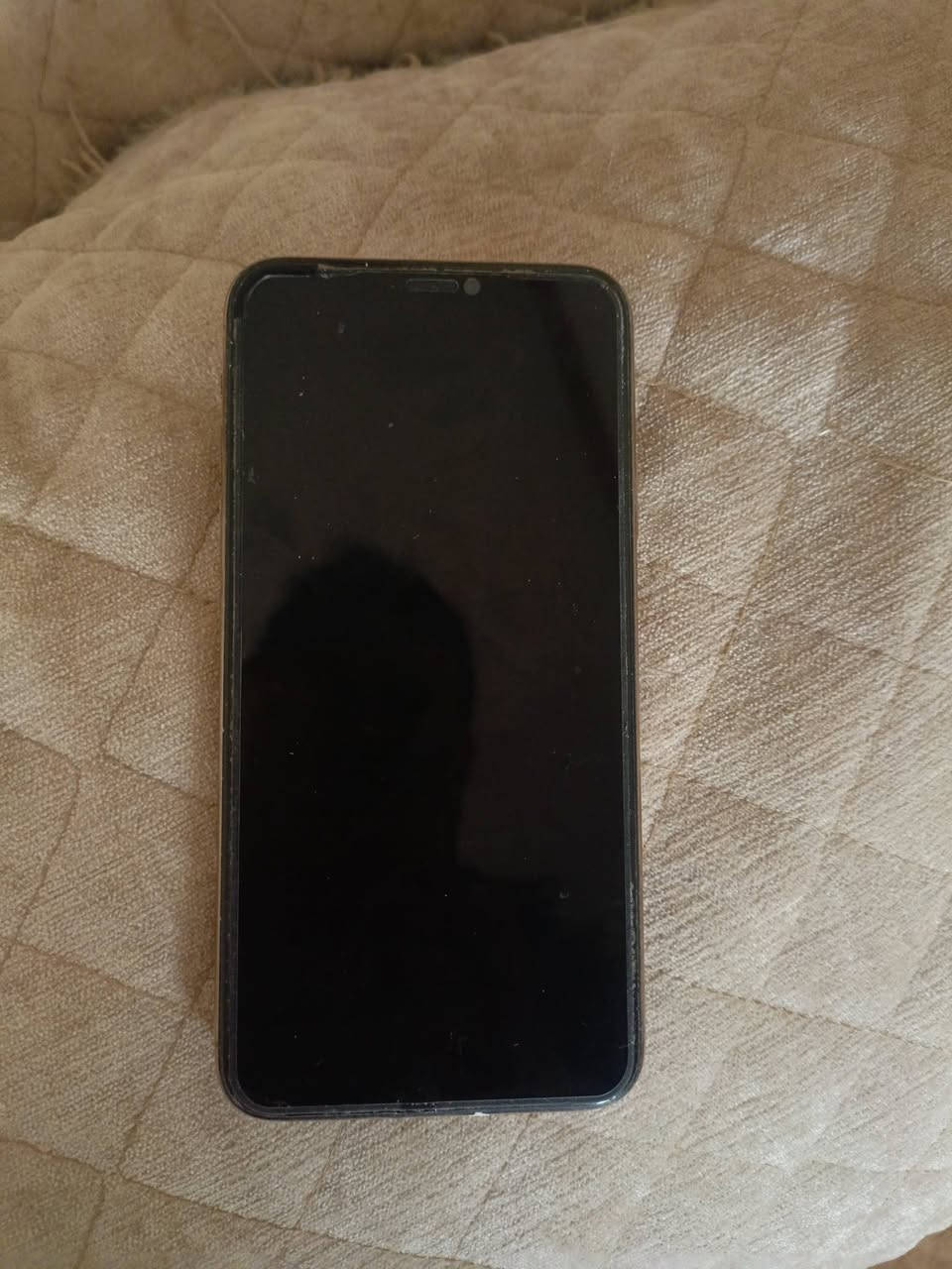 ايفون 11برو ماكس بطاريه 93سعر 400موبايل جديد حيل ***********
