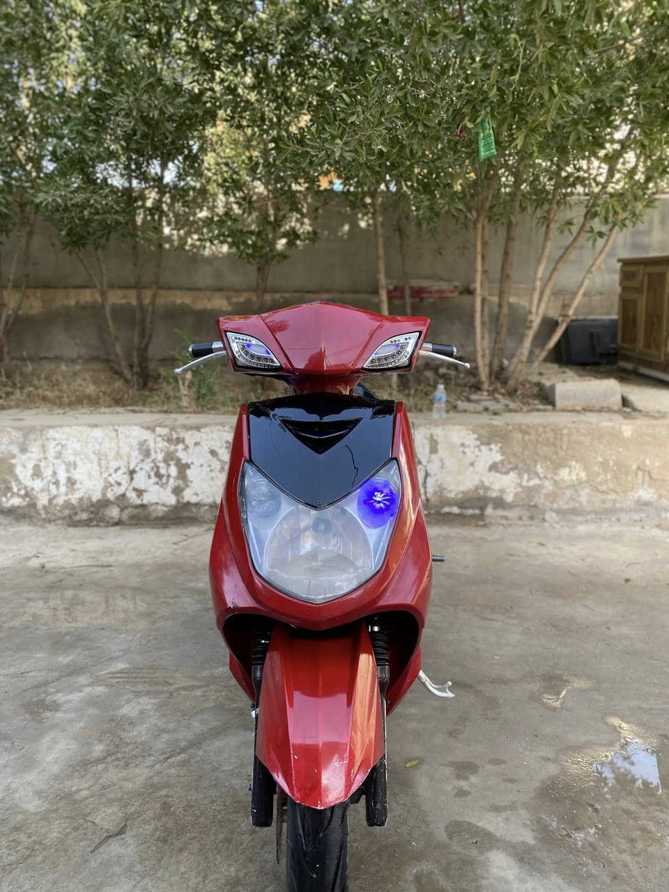 السلام عليكم سكنس فحل الدراجه ما بيها نقص بس تريشه اليمنه طارت من دمشي  دراجه مكفوله عليها ستان رياضي وسلف رياضي مال مكاين كبار بس ما اعرف بوشتها لان ما مفتوحه ♥️ السعر خاص 
ديالى بعقوبه :***********
