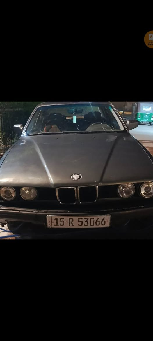 السلام عليكم 
بي ام "BMW" للبيع 
مديل  1991 
السياره نضيفه كما مبين بالصور 
و سعرهه مناسب  و ترهم مراوس حسب الاتفاق 
***********
ومتوفر واتساب
