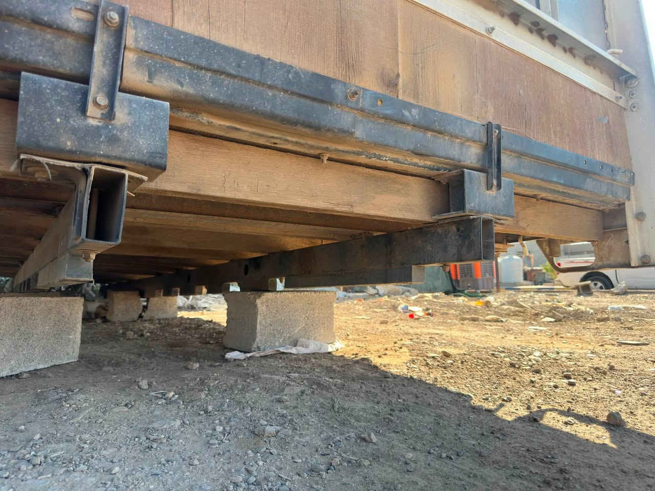السلام عليكم اخوان
بدي كنتر للبيع 4.5 نظيف 

مكان ديالى خان بني سعد

***********

