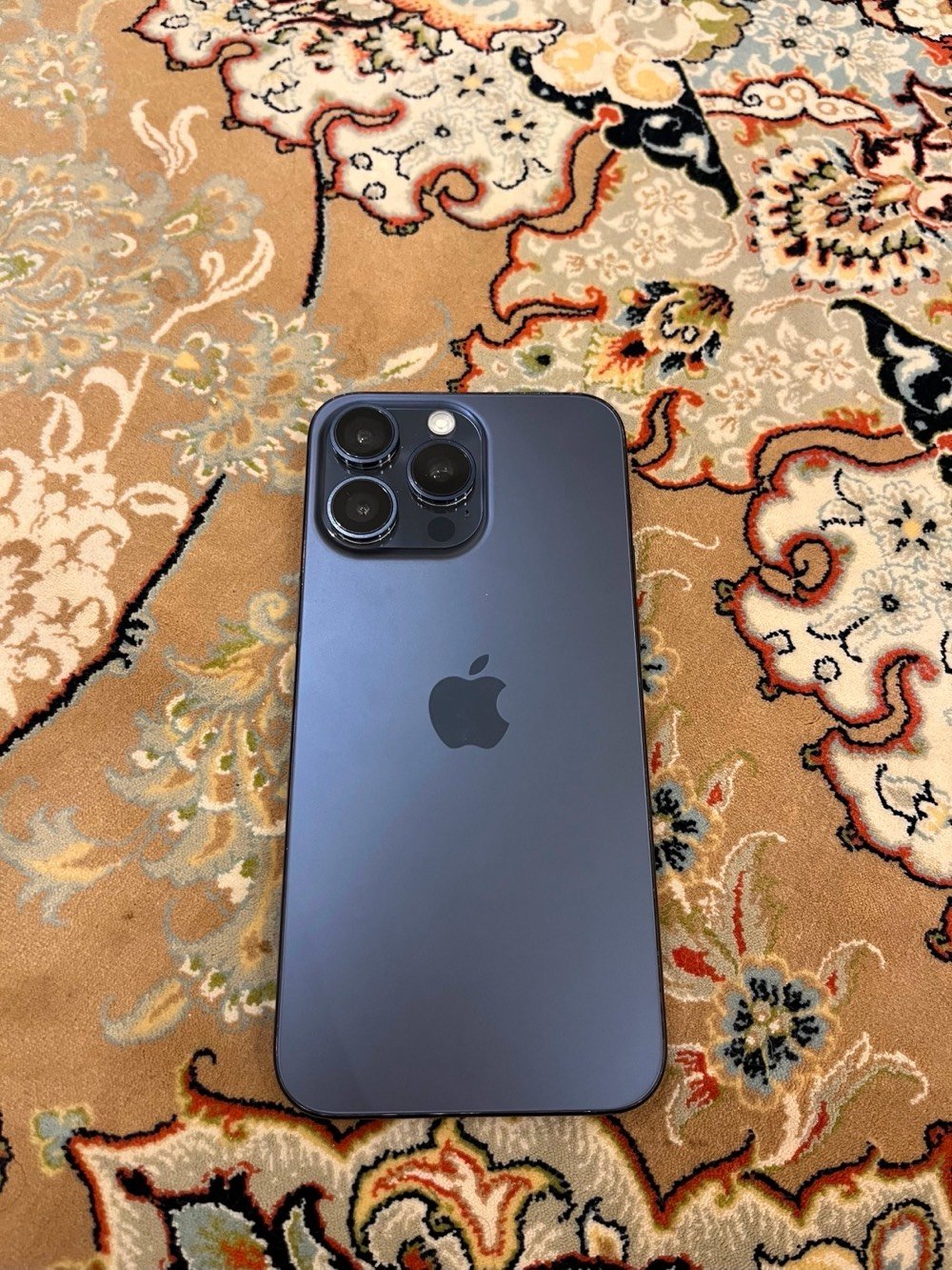 IPHONE 15 Pro Max 
256 
Za/a دبل سيم كارت 
بطاريته 88 بلاديه 🔋
كامل ملحقات ويا كارتونه الاصليه والواير الاصلي 
الجهاز مكفول شاشه وبطاريه وشاصي شخط ما بي .. 🔴 فقط مبدل ظهر اصلي وكالة وكلشي ما ماثر على الاستخدام طبيعي والجهاز يخبل ونظيف ومابي اي اشكال 

🟥السعر 860 وبي مجال حك الجيه .. اوجبه ويدلل
الرقم ***********
مكاني كربلاء المقدسه